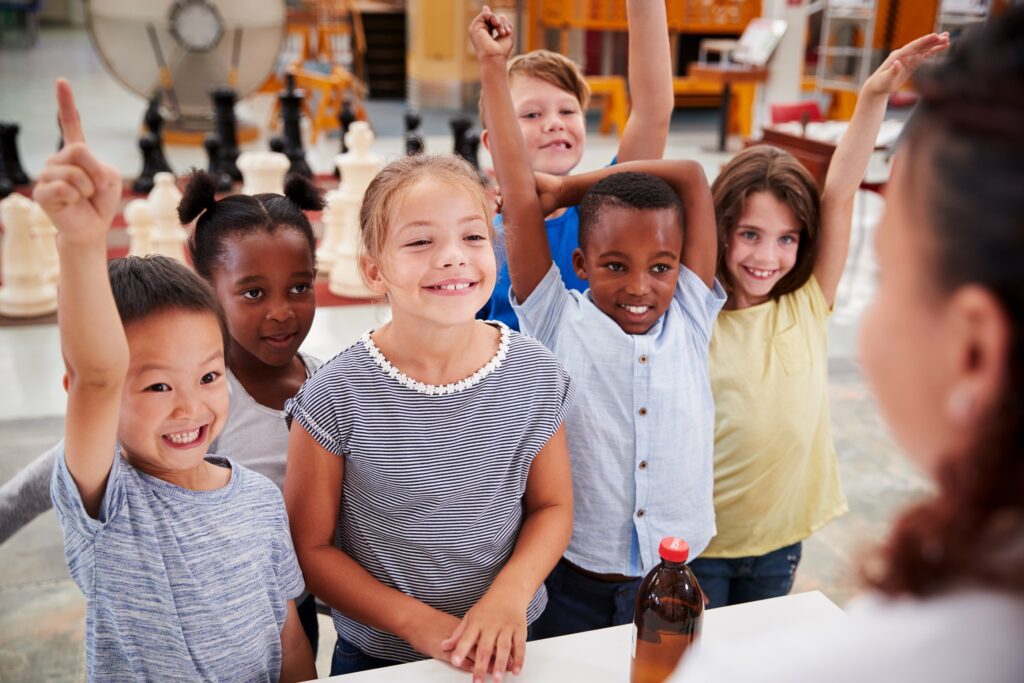 Group-of-kids-volunteering-to-